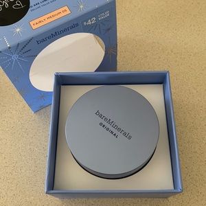 Bare minerals powder foundation